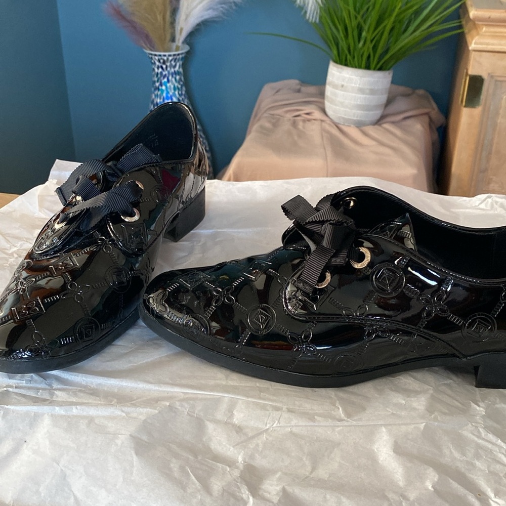 Oxford Aldo Black with printed design!